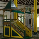 Mimbar Masjid Warna Kombinasi Antik Mewah